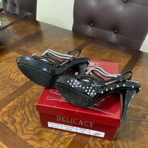 Black heels size 5.5